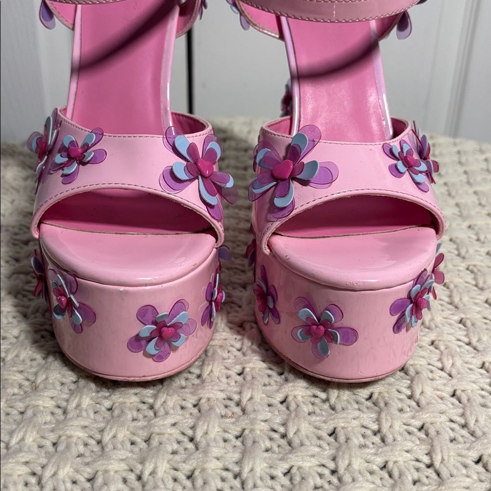 Super fun Sugar Thrillz brand platforms - Picture 2 of 14